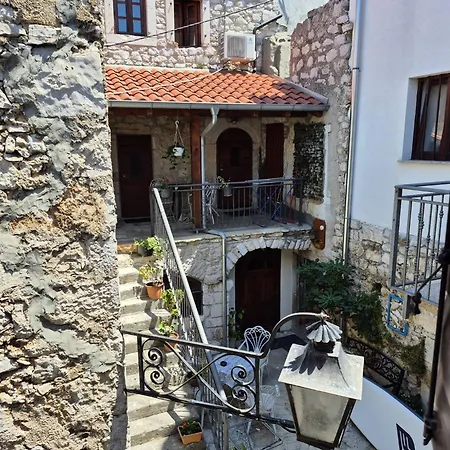 Сasa de vacaciones Stone House Pietro Pakoštane