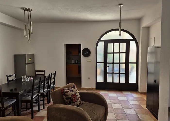 Stone House Pietro 펜션 파코스탄